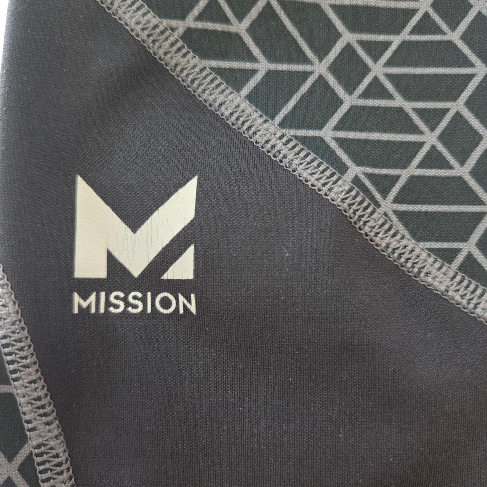 MISSION VaporActive System Mid-Rise Capri Leggings Color Moonless Night Geo Med - Picture 8 of 9